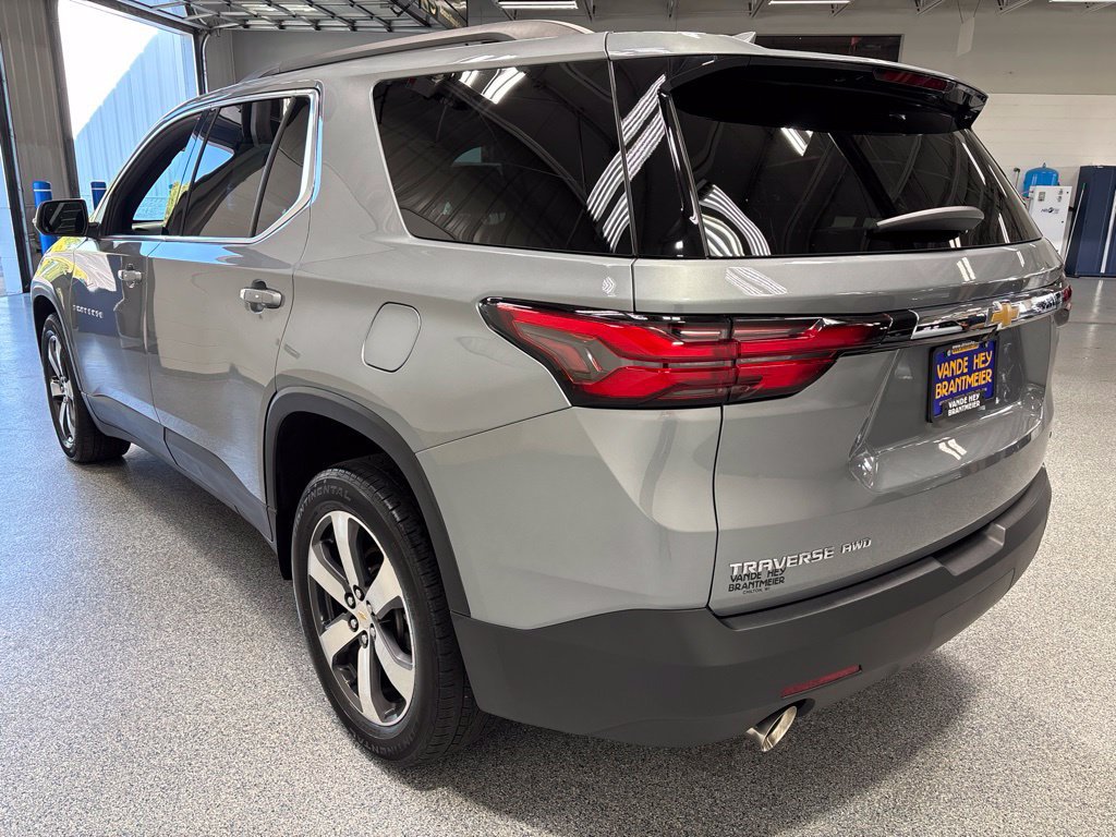 Used 2023 Chevrolet Traverse LT w/ LT Premium Package AWD/4WD image 5