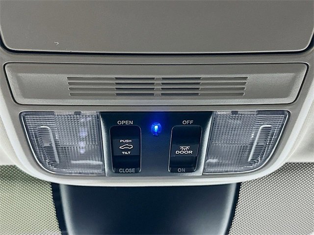 Used 2025 Honda Odyssey Touring image 35