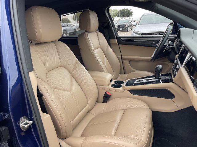 Used 2024 Porsche Macan AWD/4WD image 25