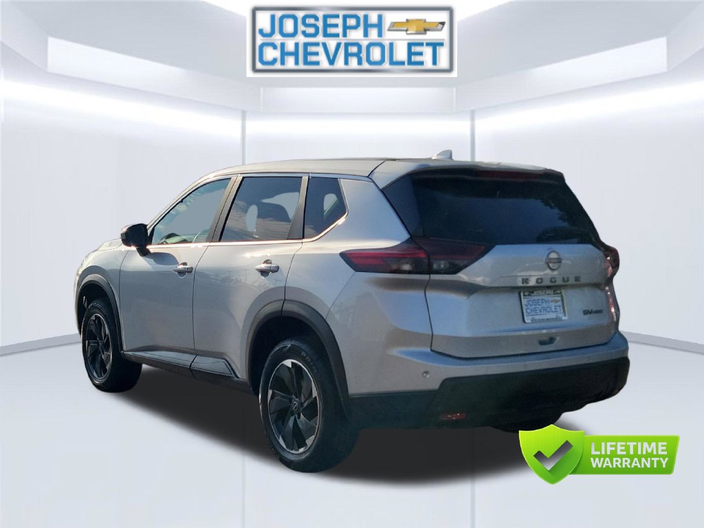 Used 2024 Nissan Rogue SV AWD/4WD image 4