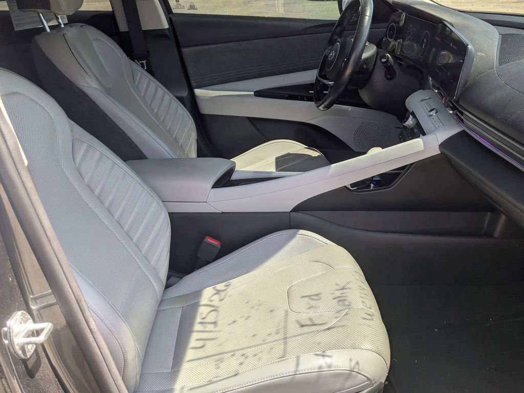 Used 2022 Hyundai Elantra Limited FWD image 27