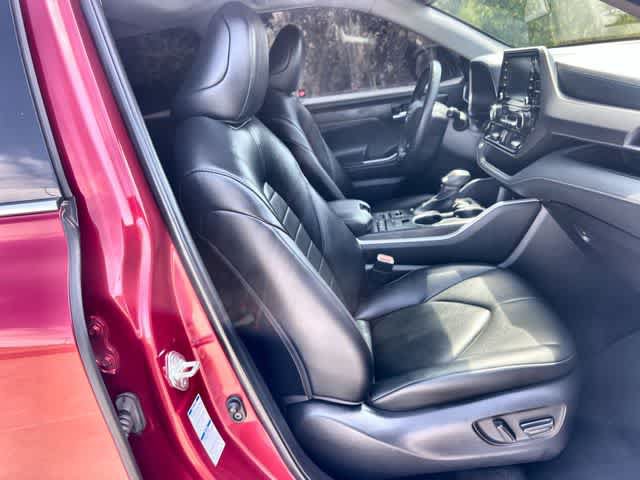 Used 2022 Toyota Highlander XLE AWD/4WD image 12