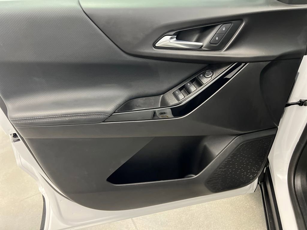 Used 2025 Chevrolet Equinox LT image 11