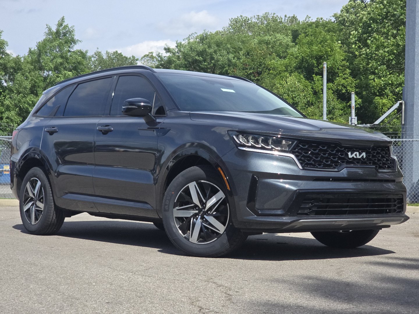 Used 2023 Kia Sorento S FWD image 2