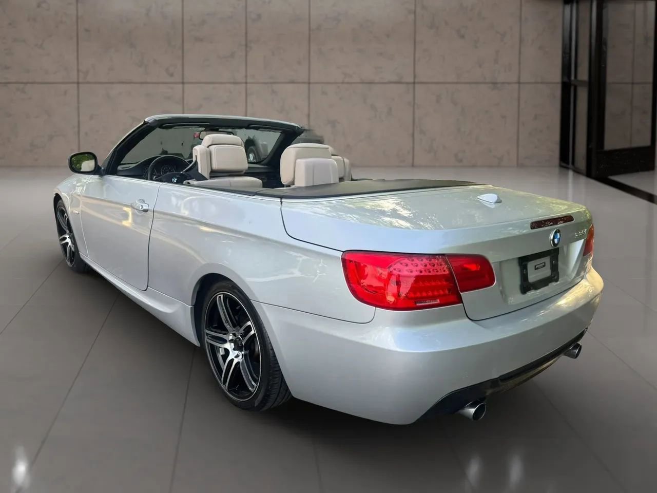 Used 2012 BMW 335i Convertible RWD image 3