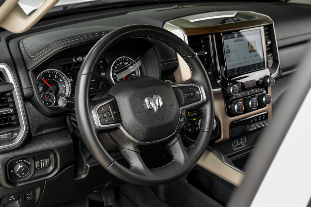 Used 2022 RAM 1500 Laramie AWD/4WD image 4