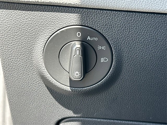Used 2023 Volkswagen Taos SE w/ Panoramic Sunroof Package image 25