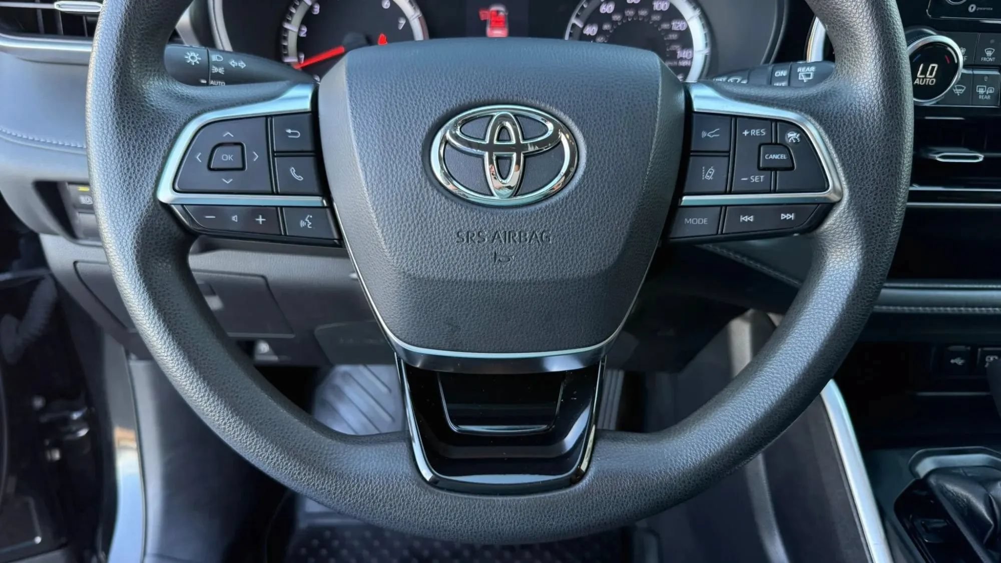 Used 2020 Toyota Highlander L AWD/4WD image 16