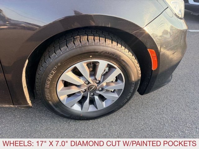Certified 2023 Chrysler Pacifica Touring-L FWD image 8