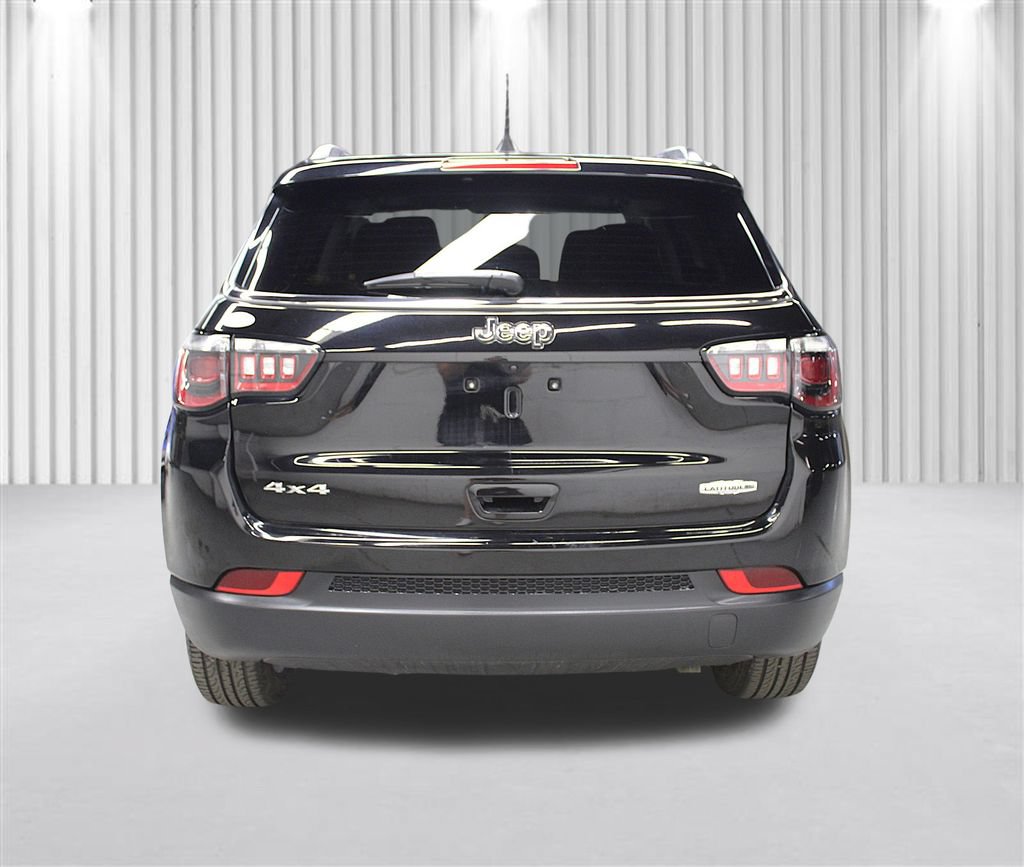 Certified 2022 Jeep Compass Latitude w/ Sun and Sound Group AWD/4WD image 4