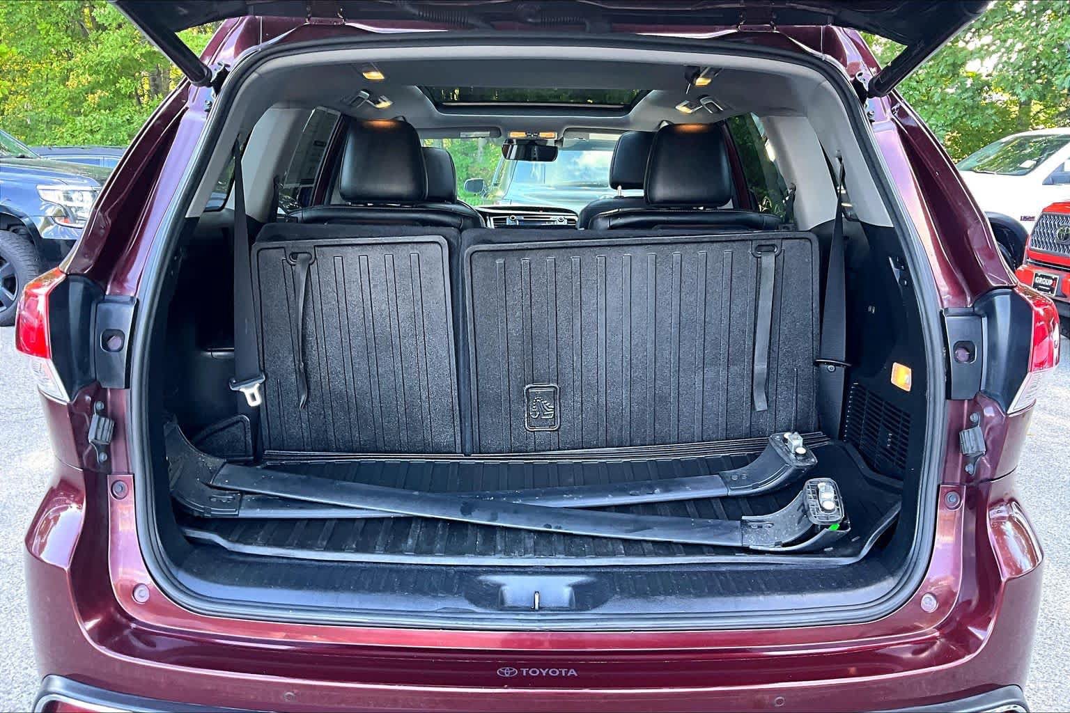 Used 2019 Toyota Highlander Limited Platinum AWD/4WD image 31