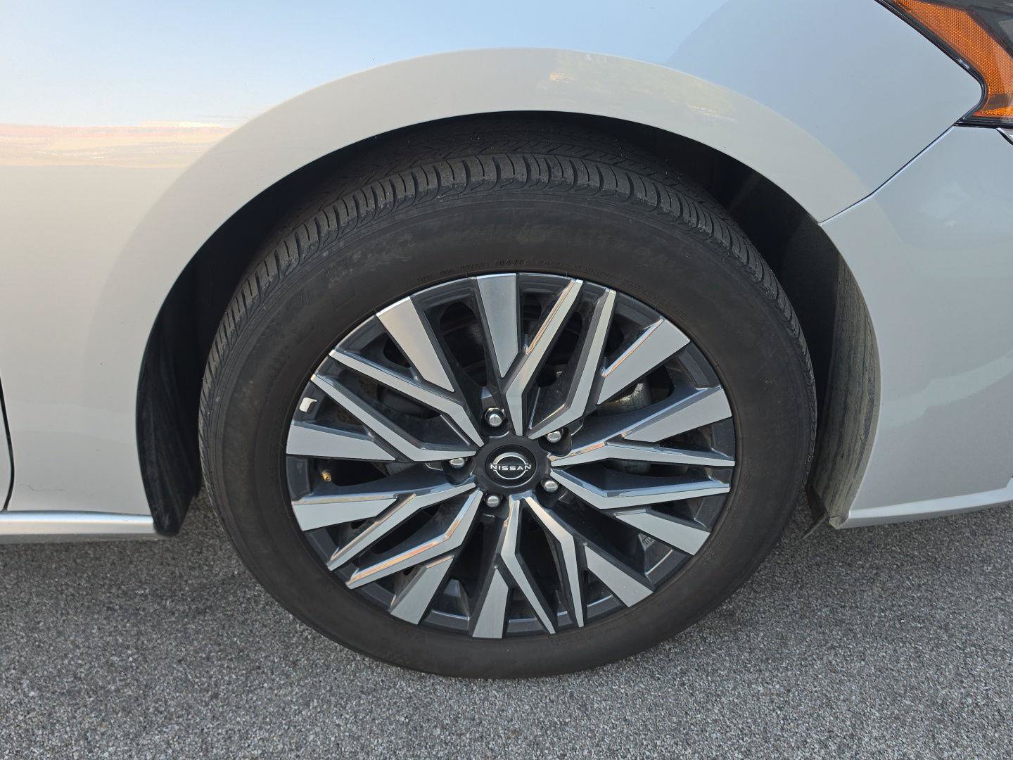 Used 2025 Nissan Altima 2.5 SV FWD image 14