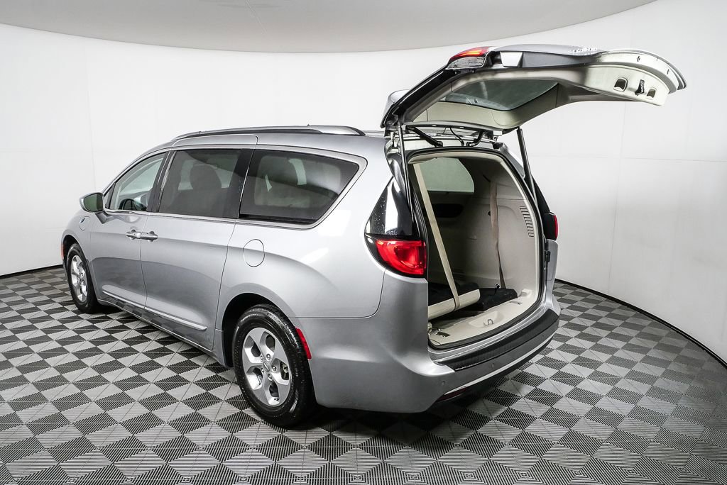 Used 2018 Chrysler Pacifica Touring-L image 33