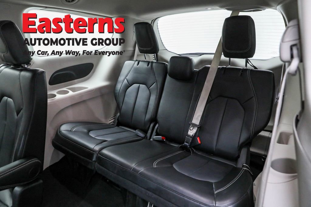 Used 2024 Chrysler Pacifica Touring-L image 32