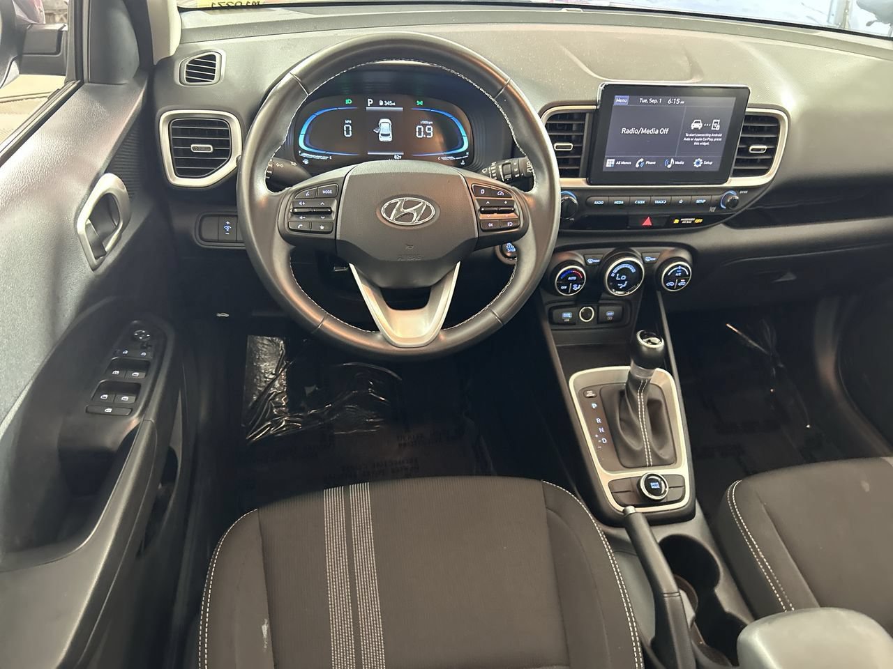 Used 2025 Hyundai Venue SEL FWD image 23