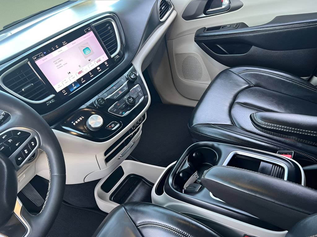 Used 2022 Chrysler Pacifica Touring-L FWD image 12