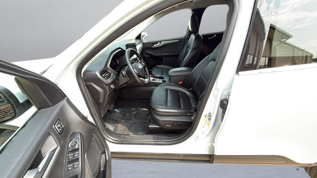 Used 2025 Ford Escape Platinum AWD/4WD image 13