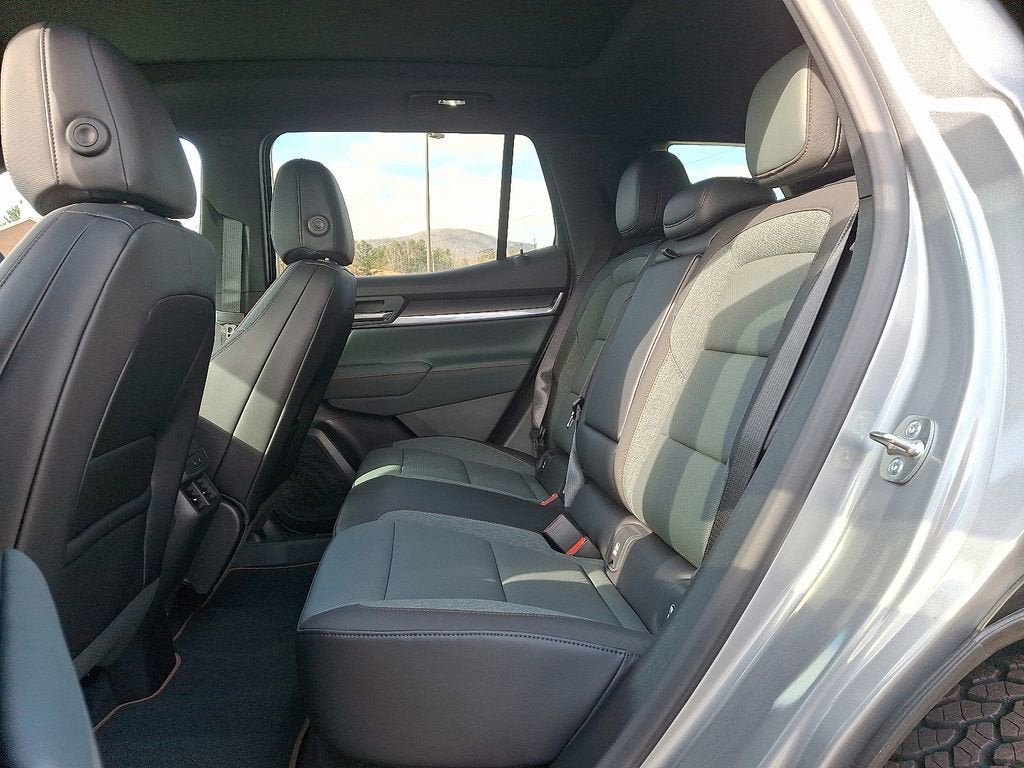 New 2026 GMC Terrain AT4 w/ Convenience Package III AWD/4WD image 5