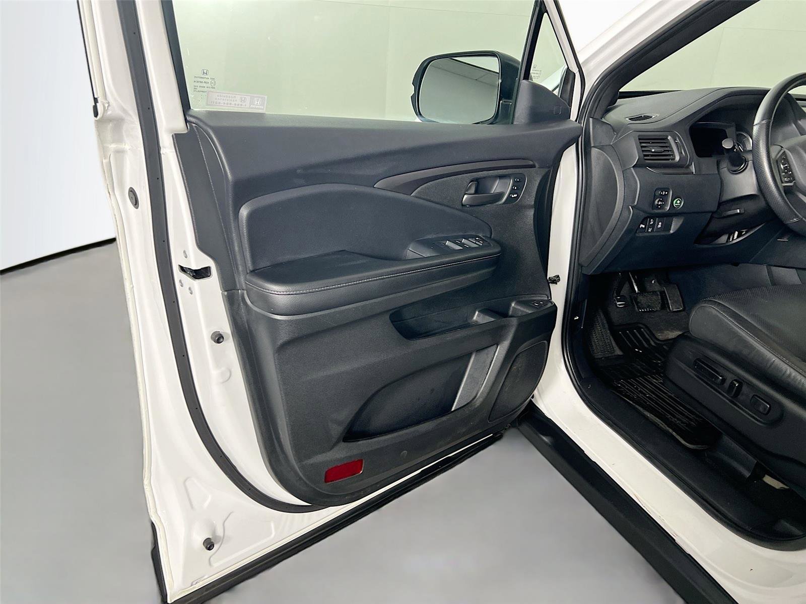 Used 2023 Honda Passport EX-L image 16