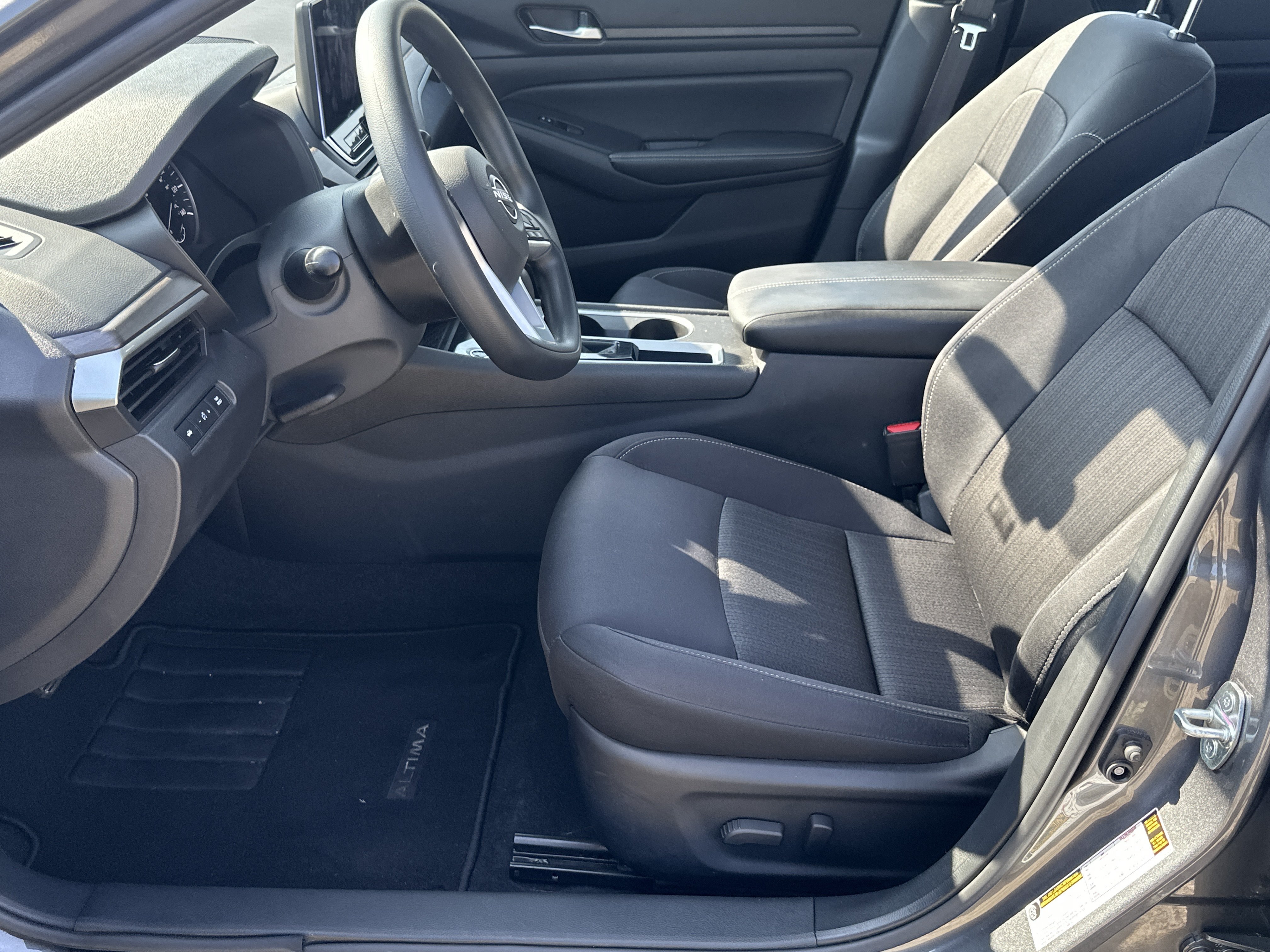 Used 2025 Nissan Altima 2.5 SV w/ SV Special Edition Package FWD image 9