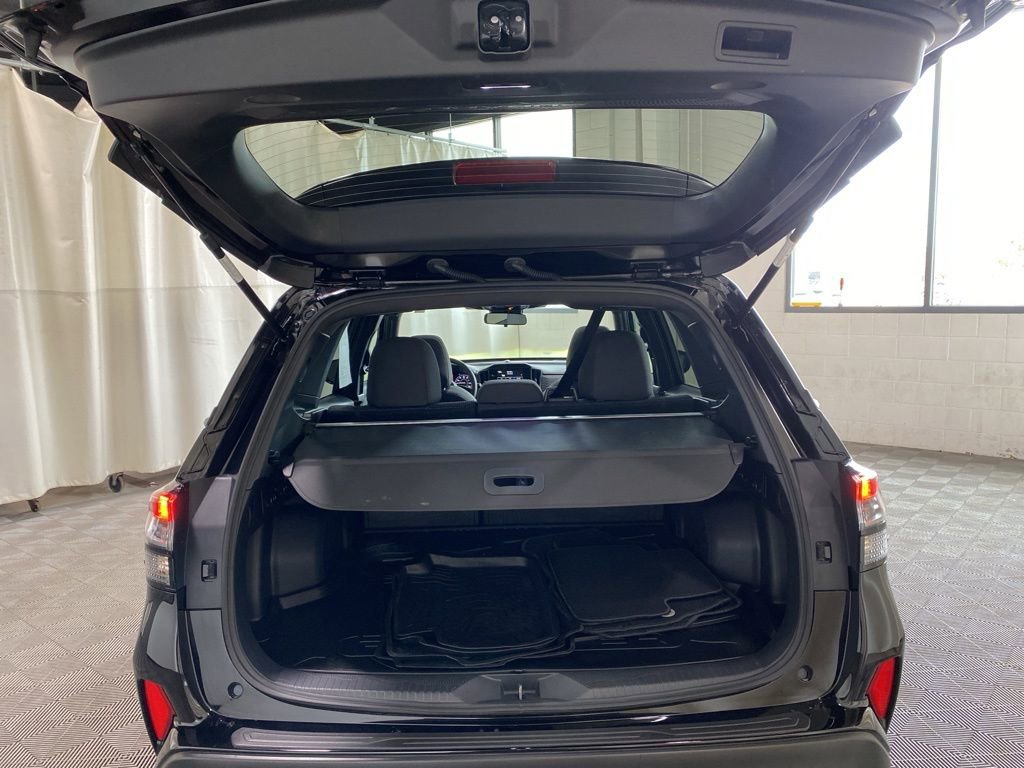 Used 2025 Subaru Forester Premium AWD/4WD image 16