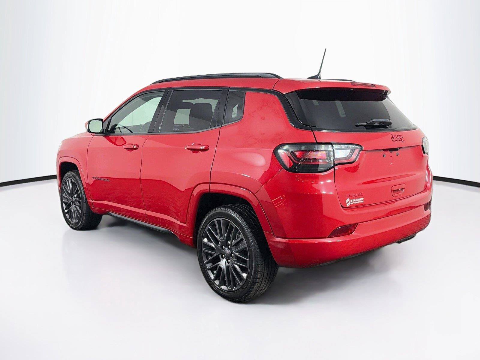 Used 2022 Jeep Compass Limited w/ (RED) Package AWD/4WD image 9
