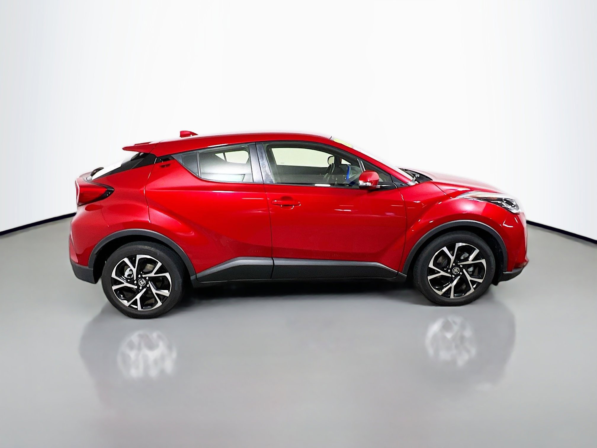 Used 2020 Toyota C-HR XLE image 3