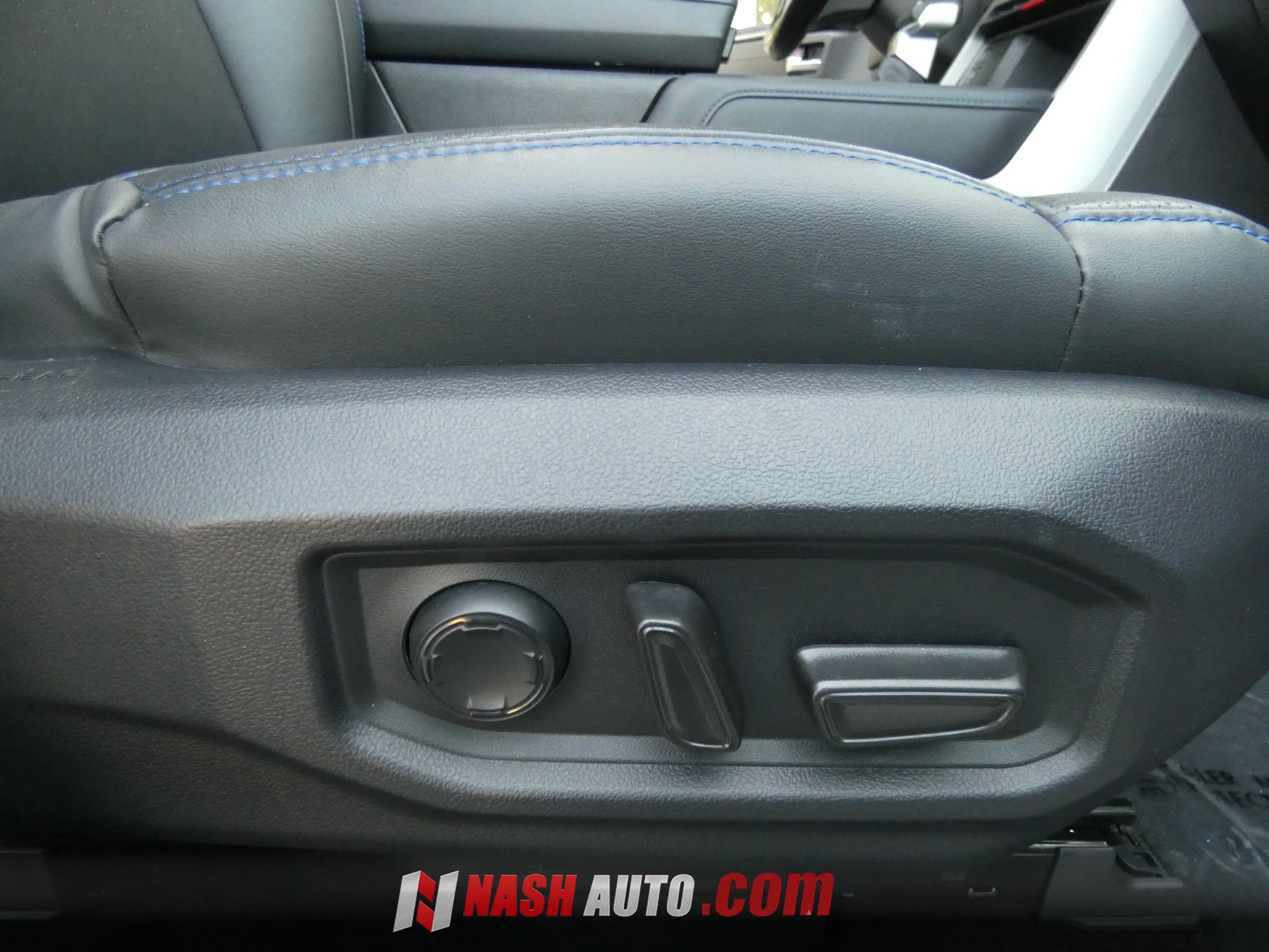 Used 2024 Toyota Tundra Platinum AWD/4WD image 33