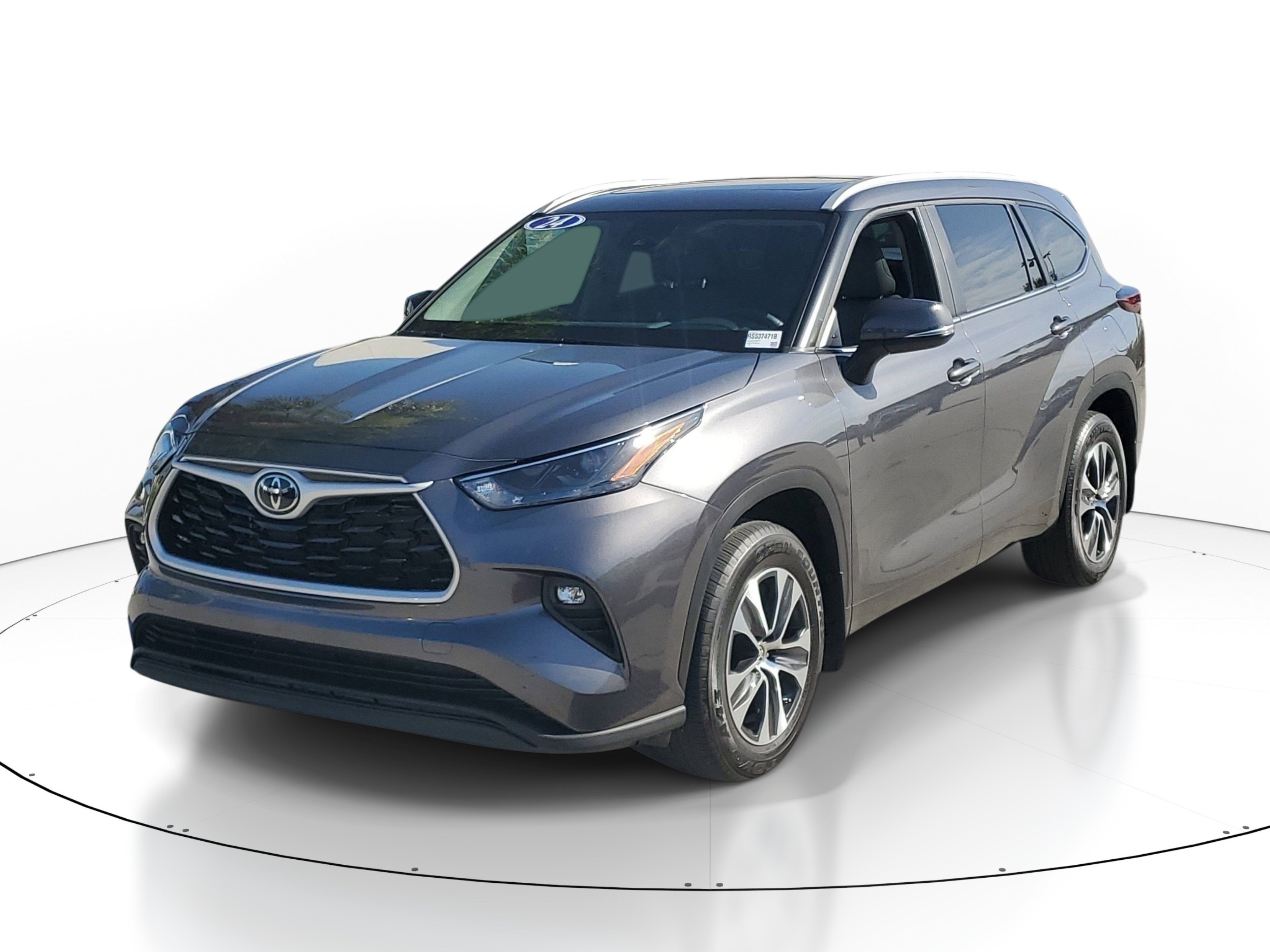 Used 2024 Toyota Highlander XLE FWD image 3