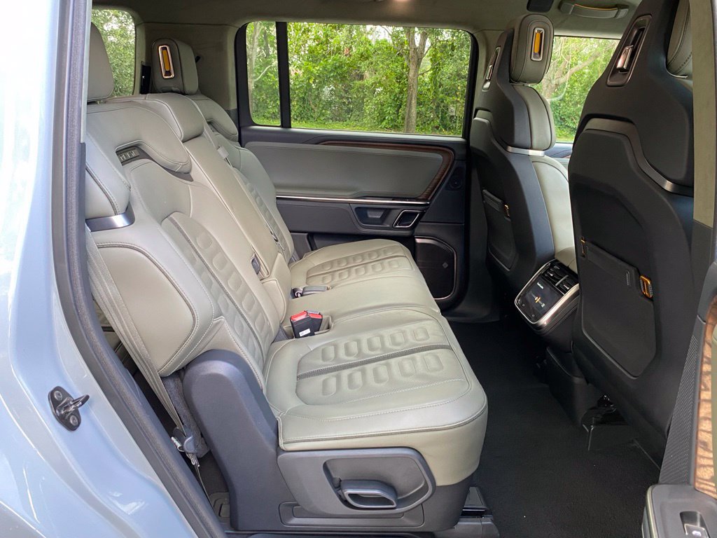 Used 2023 Rivian R1S Adventure Dual AWD/4WD image 20