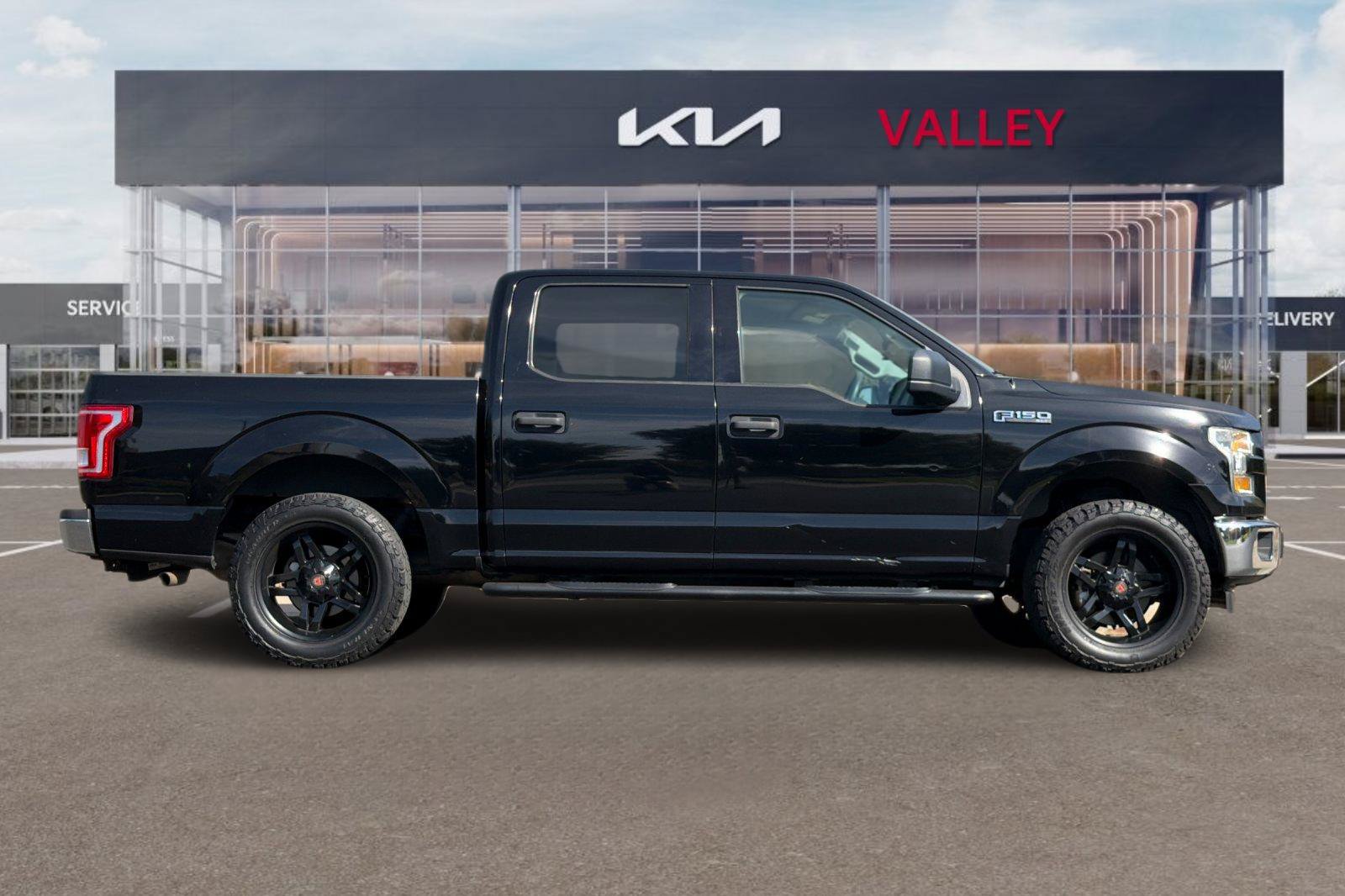 Used 2017 Ford F150 XLT RWD image 3