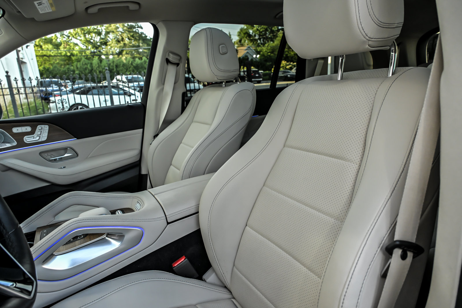 Used 2025 Mercedes-Benz GLS 450 4MATIC image 21