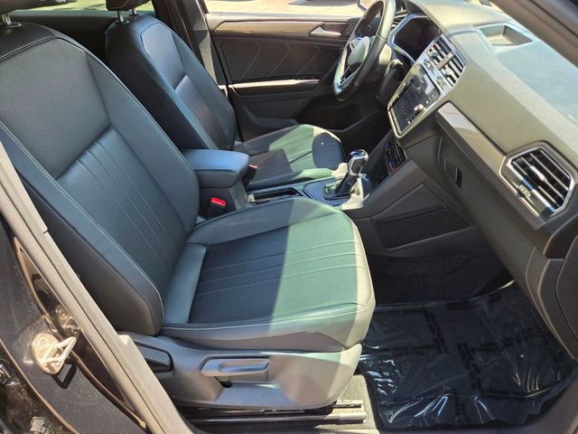 Used 2023 Volkswagen Tiguan SE R-Line FWD image 21