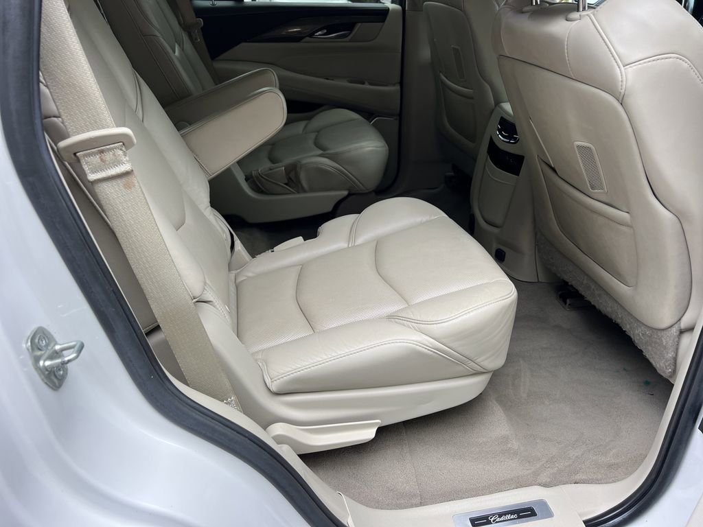 Used 2020 Cadillac Escalade Luxury image 16