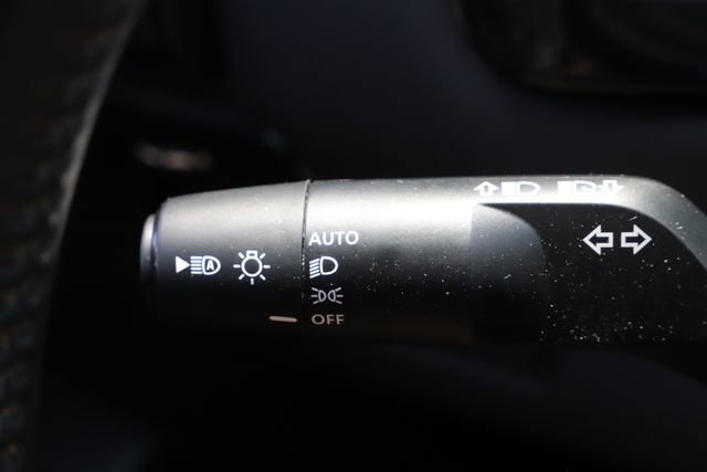 Used 2025 Nissan Pathfinder SV AWD/4WD image 36