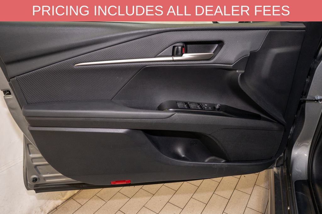 Used 2025 Toyota Camry SE FWD image 11