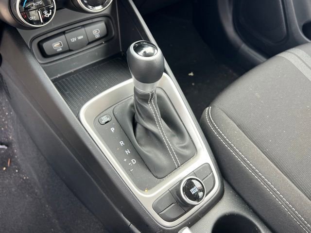 Certified 2025 Hyundai Venue SEL image 22