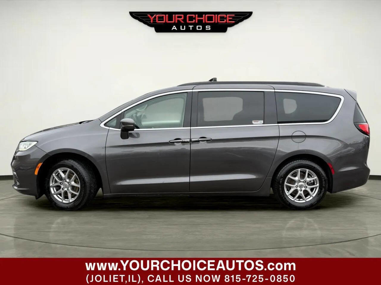 Used 2021 Chrysler Pacifica Touring w/ Cold Weather Group image 2