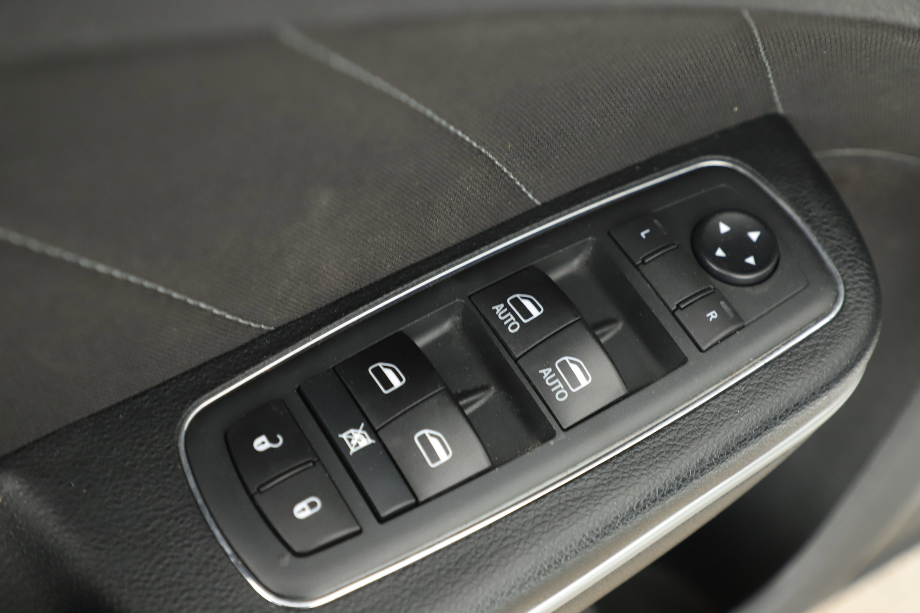 Used 2020 Dodge Charger SXT image 9