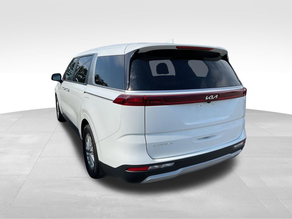 Used 2023 Kia Carnival LX image 7