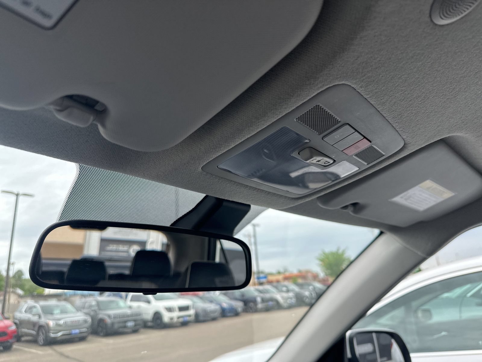 Used 2025 Hyundai Venue Limited FWD image 61