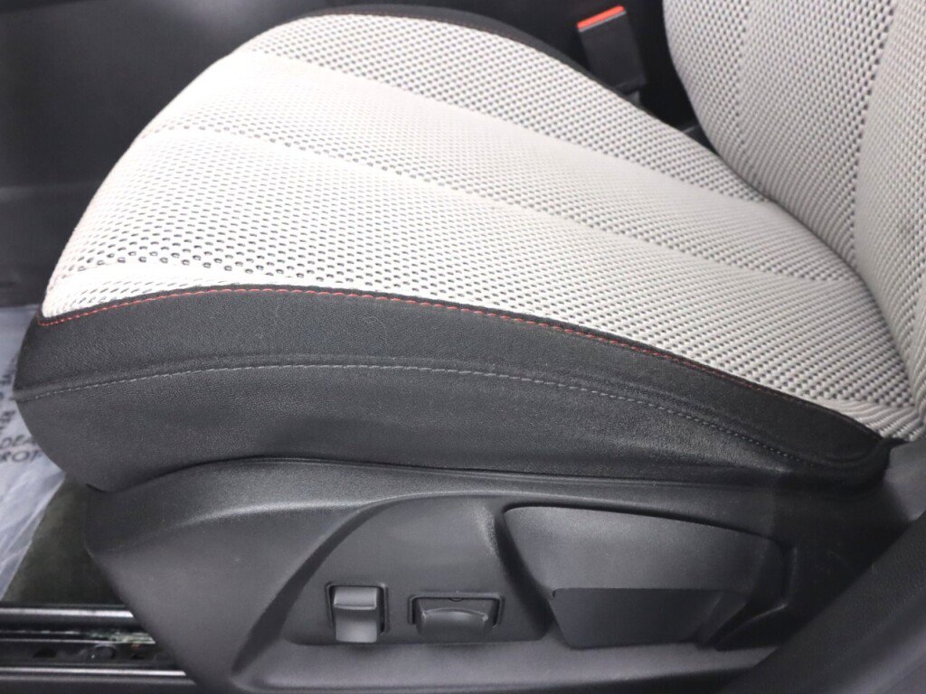 Used 2017 Chevrolet Equinox LT FWD image 24
