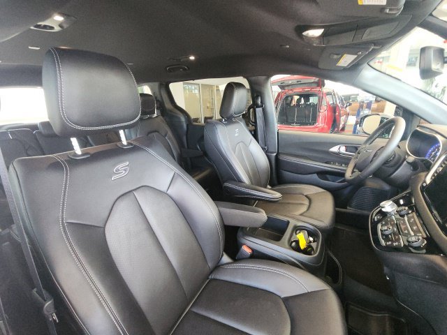 Used 2026 Chrysler Pacifica Select w/ S Appearance Package FWD image 14