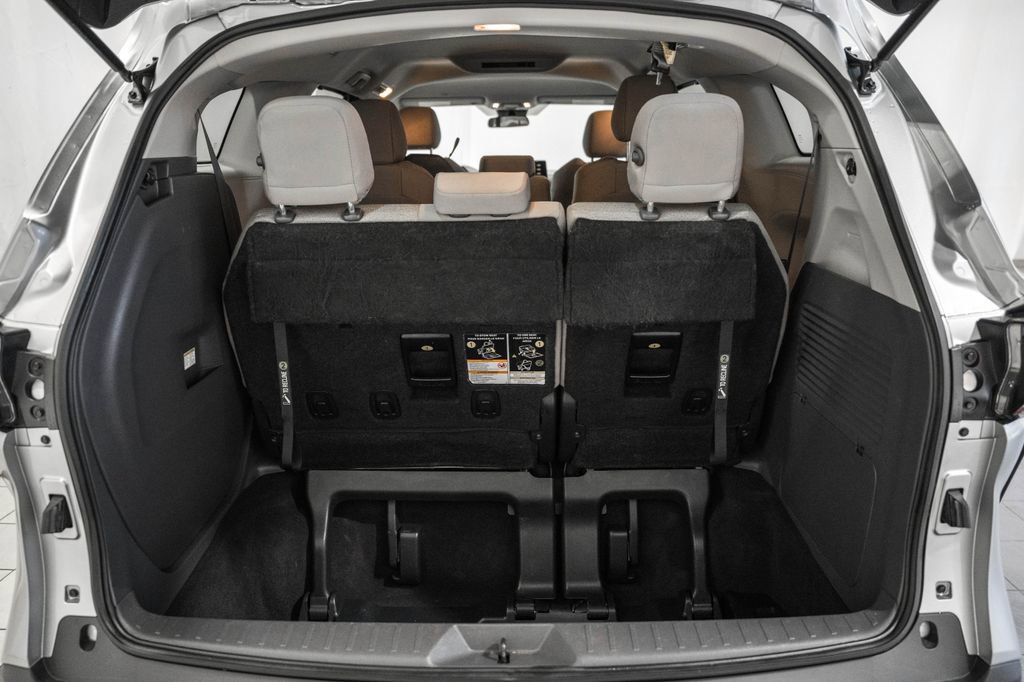 Used 2023 Toyota Sienna LE image 9