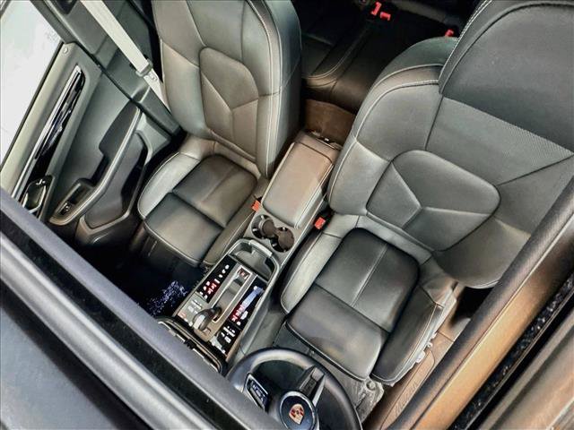 Certified 2025 Porsche Macan Turbo AWD/4WD image 20