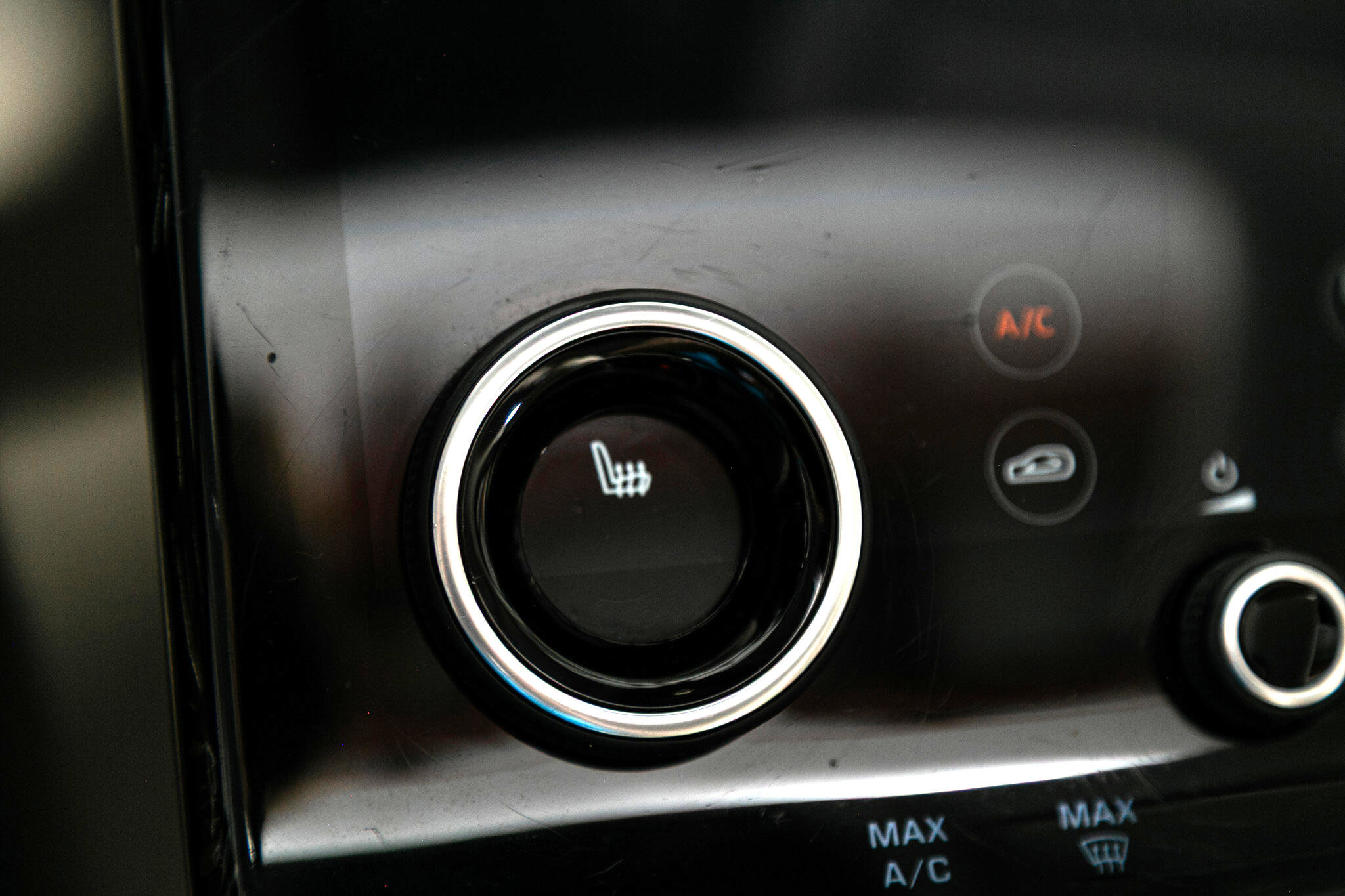 Used 2020 Land Rover Range Rover Velar S image 41