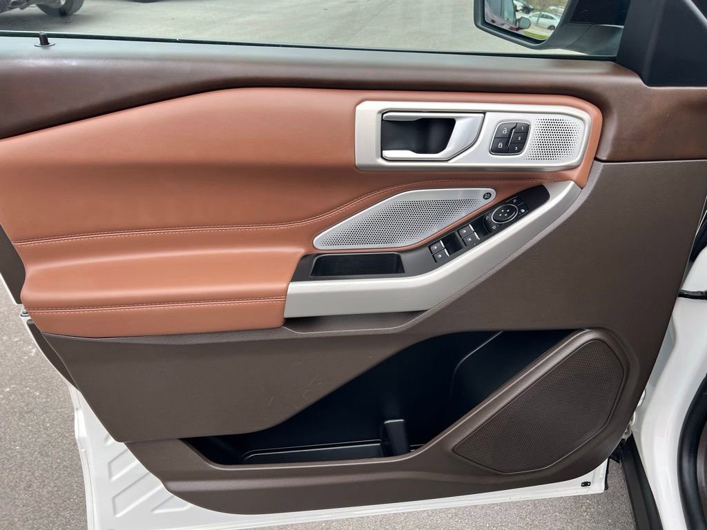 Used 2023 Ford Explorer King Ranch w/ Technology Package image 16