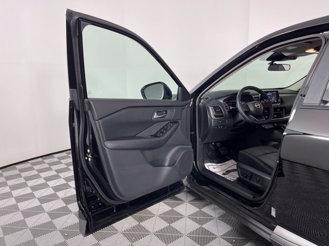 Certified 2026 Nissan Rogue SV FWD image 17