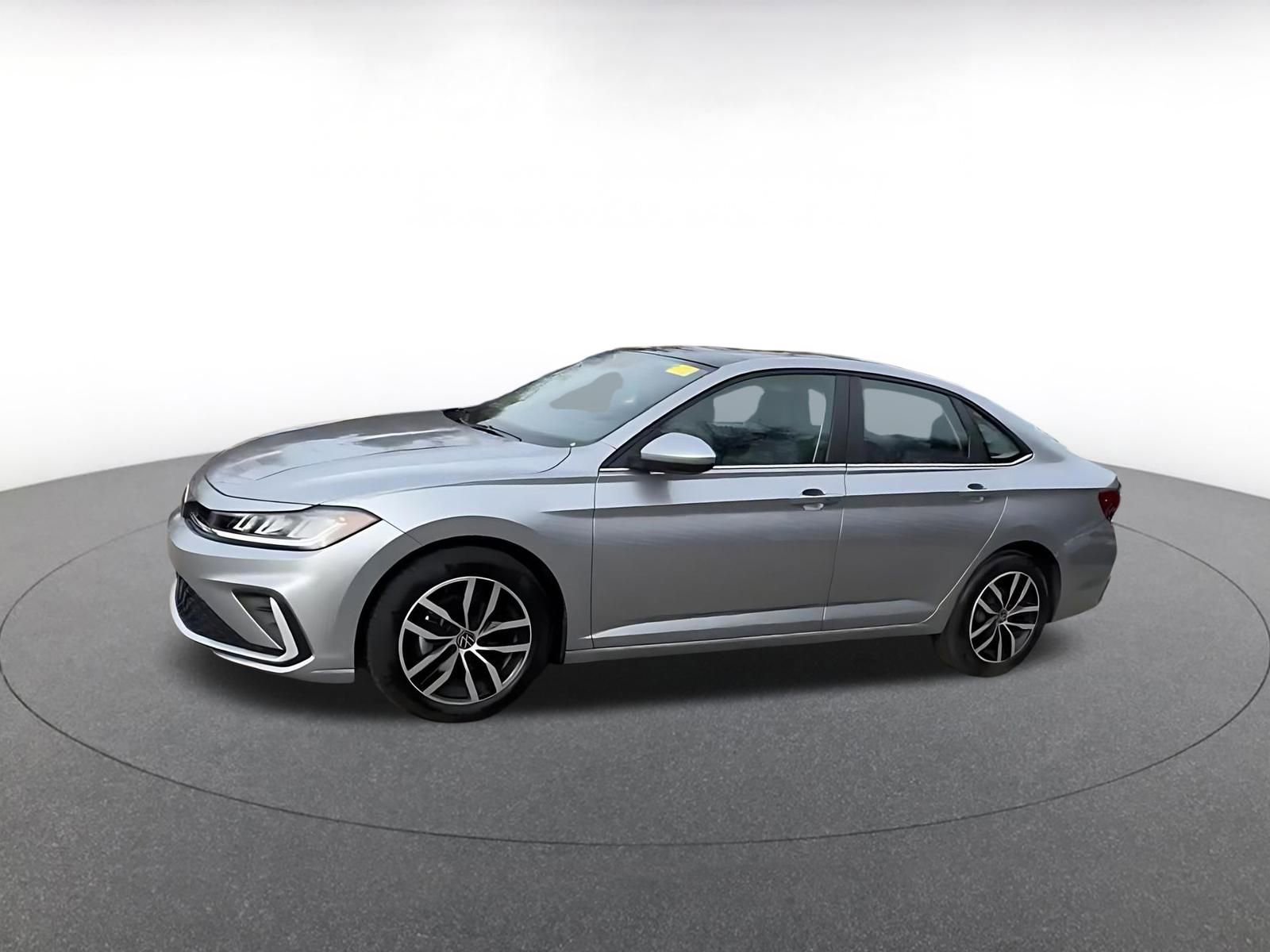 Used 2025 Volkswagen Jetta SE image 8