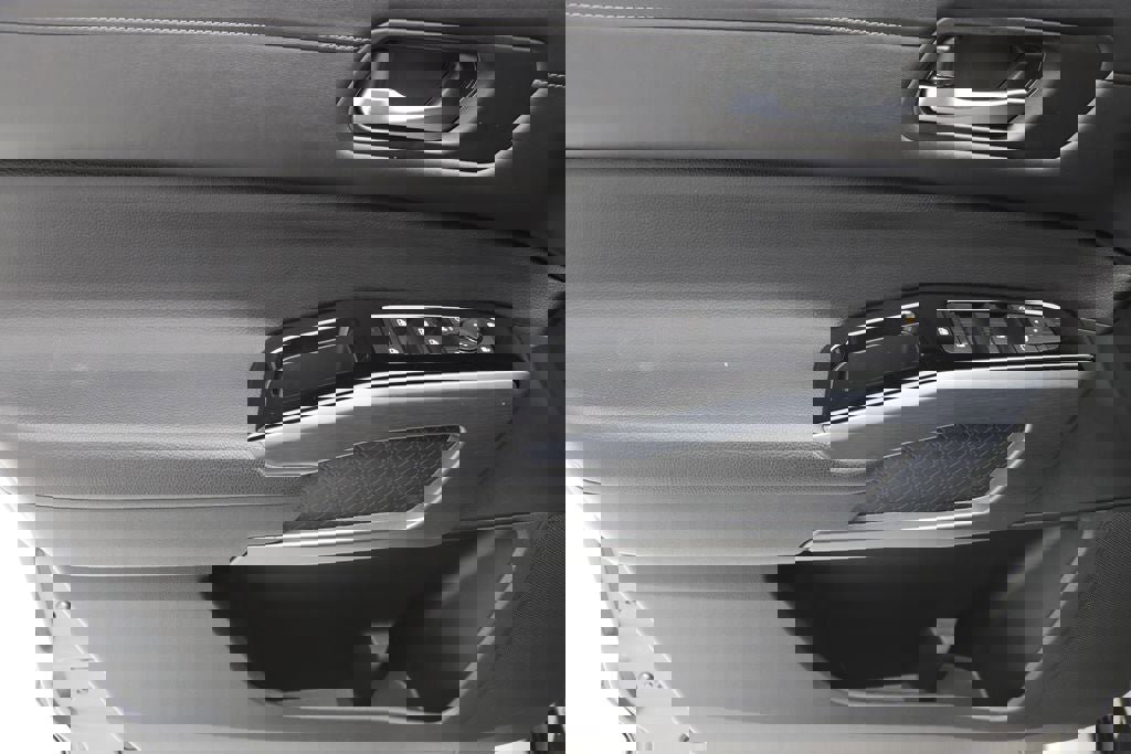 Used 2024 Nissan Pathfinder SL w/ SL Premium Package image 17